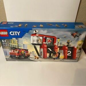LEGO CITY: Fire Station with Fire Truck (60414)